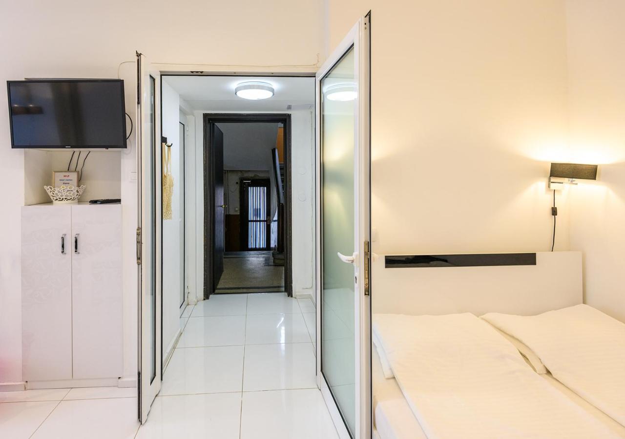 Zero-Waste Studio Apartment in Central Sofia Esterno foto